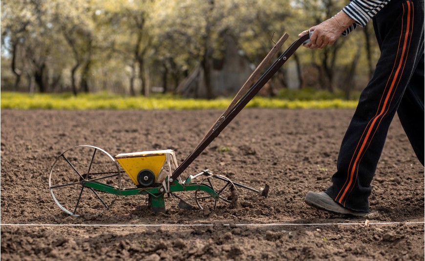 Ручная сеялка для посева: как выбрать и не ошибиться